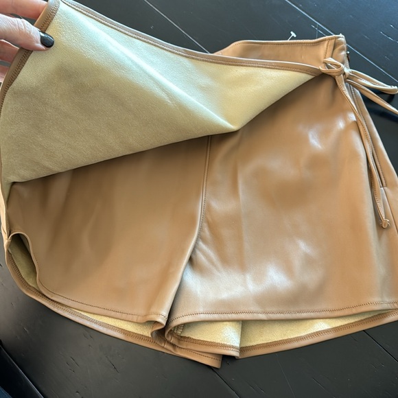 Abercrombie & Fitch faux leather skort - Picture 3 of 4